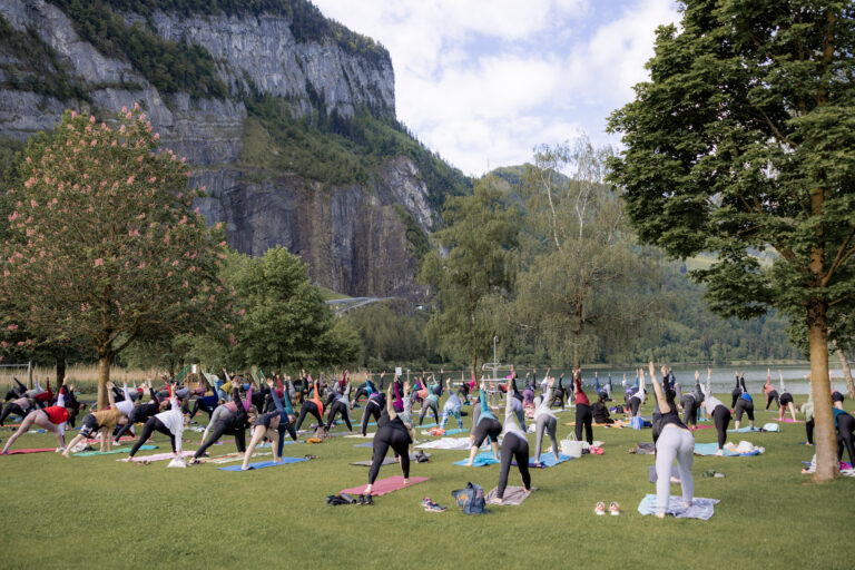 Yoga am Lauerzersee