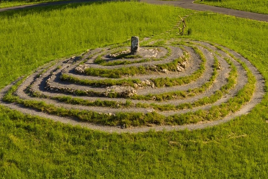 Labyrinth in der Natur beim Mattli Antoniushaus in Morschach